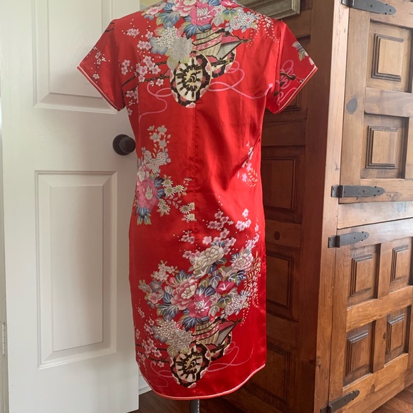 NK 100% Silk Cheongsam Mandarin Dress with frog closures and red trim - Picture 3 of 4